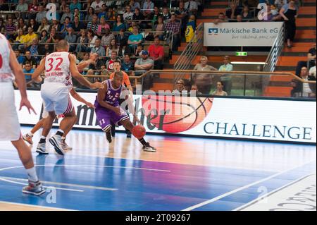 Jermaine Mallett (11) Aktion gegen Yassin Idbihi (32) und Demond Greene (24) FC Bayern Basketball - BG Göttingen 95:86 Krombacher Challenge 2013 à Hagen, Deutschland Am 08.09.2013 Banque D'Images