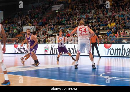 Demond Greene (24) Aktion gegen Alex Ruoff (7) FC Bayern Basketball - BG Göttingen 95:86 Krombacher Challenge 2013 à Hagen, Deutschland Am 08.09.2013 Banque D'Images