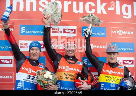 David Moeller, (limks 2. Platz) Felix LOCH Sieger (Mitte) und Dominik Fischnaller (ITA) BEI Siegerehrung Viessmann Rodel Weltcup in Igls, Österreich am 23.11.2013 Banque D'Images