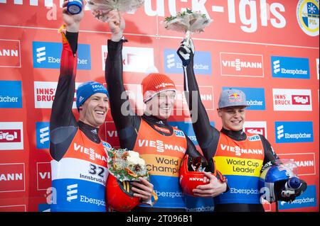 David Moeller, (limks 2. Platz) Felix LOCH Sieger (Mitte) und Dominik Fischnaller (ITA) BEI Siegerehrung Viessmann Rodel Weltcup in Igls, Österreich am 23.11.2013 Banque D'Images