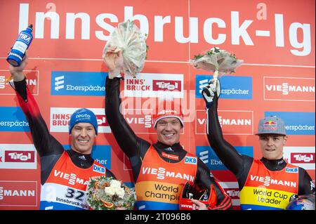 David Moeller, (limks 2. Platz) Felix LOCH Sieger (Mitte) und Dominik Fischnaller (ITA) BEI Siegerehrung Viessmann Rodel Weltcup in Igls, Österreich am 23.11.2013 Banque D'Images