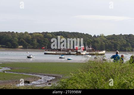 Ipswich, Royaume-Uni. 5 octobre 2023. Le bateau à vapeur Waverley sur la rivière Orwell près d'Ipswich en route pour Clacton ce matin. Cela fait partie des excursions de Waverley à Londres et dans l'estuaire de la Tamise pour cet automne. Waverley est le dernier bateau à aubes de mer qui prend des passagers dans le monde. Crédit:Eastern Views/Alamy Live News Banque D'Images