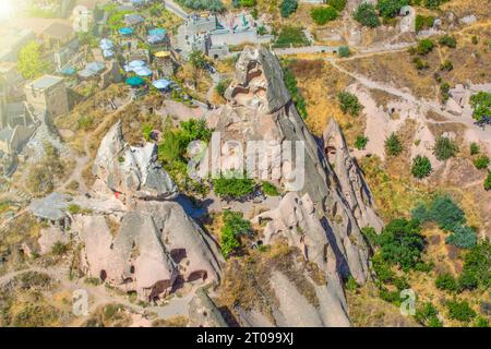 Le plan rapproché des habitations rupestres de Cappadoce, Parc National Goreme de Nevsehir, Turquie. Architectures de maisons de grottes de Cappadoce. Extérieur, travelli Banque D'Images