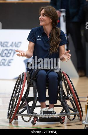 Hull, Royaume-Uni. 5 octobre 2023. La Princesse de Galles, patronne de la Rugby football League, se rend à Hull pour participer à une Journée de l'inclusivité de la Rugby League organisée par la Rugby football League, le Hull FC et l'Université de Hull. La princesse est vue essayant sa main au rugby en fauteuil roulant, rejoignant une séance d'entraînement avec des membres de l'équipe de rugby en fauteuil roulant anglaise gagnante de la coupe du monde. Crédit : Doug Peters/EMPICS/Alamy Live News Banque D'Images