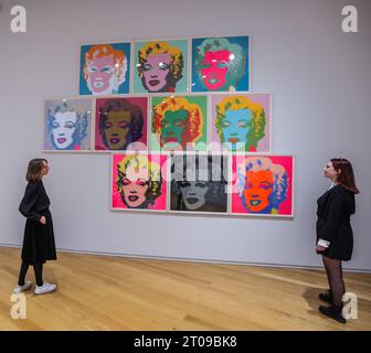 Dublin, Irlande. 05 octobre 2023. Marilyn Monrow, la Hugh Lane Gallery et le conseil municipal de Dublin annoncent la plus grande exposition d'Andy Warhol en Irlande - la première à ouvrir en 25 ans. Une exposition unique de 250 peintures, gravures, photographies, films et installations d'Andy Warhol à la Hugh Lane Gallery, présentant l'extraordinaire gamme d'œuvres d'art produites par l'artiste au cours de quatre décennies. (6 octobre 2023 - 28 janvier 2024) crédit : Paul Quezada-Neiman/Alamy Live News Banque D'Images