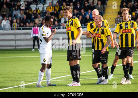 Gothenburg, Suède. 01e, octobre 2023. Abdihakin Ali (18) d'AIK Stockholm et Johan Hammar (3), Mikkel Rygaard (18) de BK Haecken vu lors du match Allsvenskan entre BK Haecken et AIK Stockholm à Eleda Stadion à Malmoe. (Crédit photo : Gonzales photo - Amanda Persson). Banque D'Images