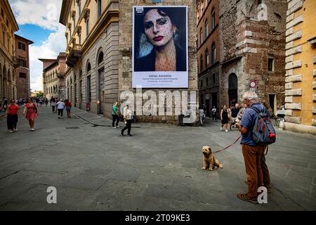 Sienne Toscane Italie septembre 2023 affiche de la photographie de William Albert Allard promouvant les Siena photo Awards Banque D'Images