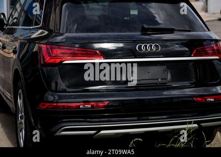Minsk, Biélorussie, octobre 2023 - vue arrière d'une voiture audi haut de gamme noire Banque D'Images