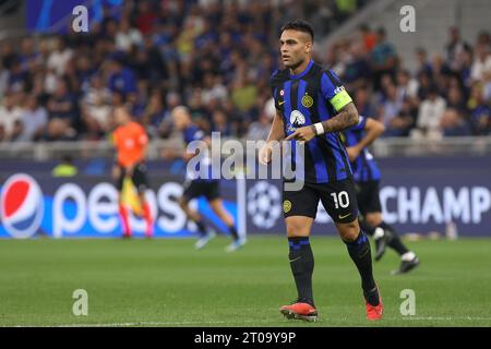 Milan, Italie. 3 octobre 2023. Italie, Milan, octobre 3 2023 : Lautaro Martinez (FC Inter) en première mi-temps lors du match de football FC Inter vs SL Benfica, UCL 2023-2024 - Matchday du Groupe D 2 (image de crédit : © Fabrizio Andrea Bertani/Pacific Press via ZUMA Press Wire) À USAGE ÉDITORIAL SEULEMENT! Non destiné à UN USAGE commercial ! Banque D'Images