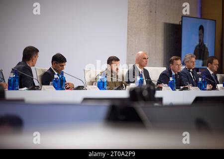 Président Wolodymyr Selenskyj auf dem Europa Gipfel à Granada am 05.10.2023.eu Summit. Le président se rend en Espagne pour participer au 3e sommet de la Communauté politique européenne. Foto:le Bureau présidentiel de l'Ukraine via SVEN SIMON Fotoagentur GmbH & Co. Pressefoto KG Prinzess-Luise-Str. 41 45479 M u e l h e i m/R u h r Tél. 0208/9413250 Fax. 0208/9413260 GLS Bank BLZ 430 609 67 KTO. 4030 025 100 IBAN DE75 4306 0967 4030 0251 00 BIC GENODEM1GLS www.svensimon.net *** le Président Volodymyr Selenskyj au Sommet européen de Grenade le 05 10 2023 le Président du Sommet de l'UE se rend en Espagne pour participer au Sommet Banque D'Images