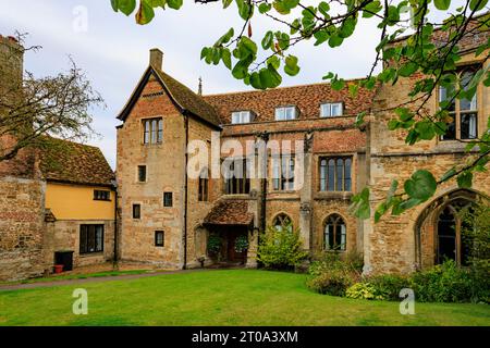 L'historique Priors House à côté de la cathédrale d'Ely, Cambridgeshire, Angleterre, Royaume-Uni Banque D'Images