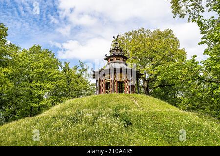 Pavillon chinois sur Schneckenberg dans le parc de l'Ermitage historique, Eremmitage près de la ville de Bayreuth, Bavière, région haute-Franconie, Allemagne Banque D'Images