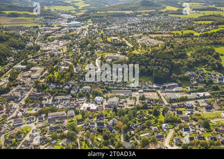 Luftbild, Lidl Supermarkt, Settmecke, Realschule Sundern, Schulzentrum Sundern im hintergrund, Sundern, Sauerland, Nordrhein-Westfalen, Deutschland ACHTUNGxMINDESTHONORARx60xEURO *** vue aérienne, supermarché Lidl, Settmecke, Sunderland secondaire Sunderland Centre scolaire Sunderland Banque D'Images