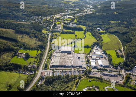 Luftbild, Gewerbegebiet am Lindhövel, Schulte Home GmbH Werksgelände, Valerius Logistik GmbH, Hachen, Sundern, Sauerland, Nordrhein-Westfalen, Deutschland ACHTUNGxMINDESTHONORARx60xEURO *** vue aérienne, parc industriel Am Lindhövel, site de l'usine Schulte Home GmbH, Valerius Logistik GmbH, Hachen, Sundern, Sauerland, Rhénanie du Nord-Westphalie, Allemagne ATTENTIONXMINESTHONORARx60xEURO crédit : Imago/Alamy Live News Banque D'Images