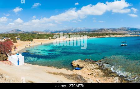 Paysage avec incroyable plage de sable isolée Alyko, île de Naxos, Grèce Cyclades Banque D'Images