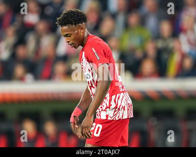 Freiburg, Allemagne. 05 octobre 2023. Allemagne, Freiburg, 5 octobre 2023 : Junior Adamu (20 Freiburg) semble déprimé et déçu lors du match de football UEFA Europa League entre le SC Freiburg et West Ham United au stade Europa Park de Fribourg, en Allemagne. (Daniela Porcelli/SPP) crédit : SPP Sport Press photo. /Alamy Live News Banque D'Images