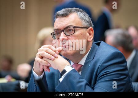 1036. Sitzung des Bundesrates Dr. Florian Herrmann Leiter der Staatskanzlei, Staatsminister fuer Bundesangelegenheiten und Medien im Plenarsaal BEI der 1036. Bundesratssitzung, Berlin, 29.09.2023 Berlin Deutschland *** 1036 session du Bundesrat Dr Florian Herrmann Chef de la Chancellerie d'Etat, Ministre d'Etat aux Affaires fédérales et aux médias dans la salle plénière de la session 1036 du Bundesrat, Berlin, 29 09 2023 Berlin Berlin Allemagne crédit : Imago/Alamy Live News Banque D'Images