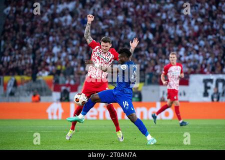 Mohammed Kudus (West Ham United, #14) im Zweikampf mit Lukas Kuebler (SC Freiburg, #17), GER, SC Freiburg (SCF) vs West Ham United (WHU), Fussball UEFA Europa League, Gruppe A, 2. Spieltag, saison 2023/2024, 05.10.2023 photo : Eibner-Pressefoto/Michael Memmler Banque D'Images