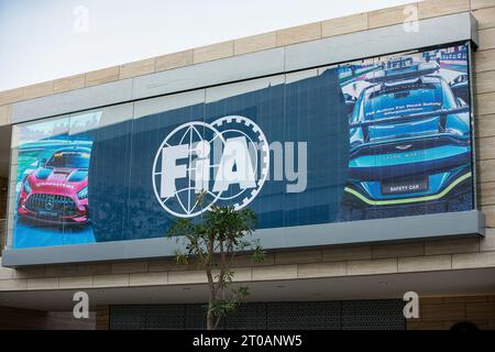 Doha, Qatar. 5 octobre 2023. Logo FIA, Grand Prix F1 du Qatar au circuit international de Lusail le 5 octobre 2023 à Doha, Qatar. (Photo de HOCH ZWEI) crédit : dpa/Alamy Live News Banque D'Images