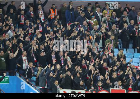 Birmingham, Royaume-Uni. 05 octobre 2023. Les fans de HŠK Zrinjski Mostar lors du match de l'UEFA Europa Conference League Aston Villa vs HŠK Zrinjski Mostar à Villa Park, Birmingham, Royaume-Uni, le 5 octobre 2023 (photo Gareth Evans/News Images) à Birmingham, Royaume-Uni le 10/5/2023. (Photo Gareth Evans/News Images/Sipa USA) crédit : SIPA USA/Alamy Live News Banque D'Images