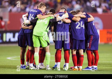 Chicago, Illinois, États-Unis. 04 octobre 2023. Les caucus du Chicago Fire FC avant le match de football MLS entre l'Inter Miami FC et le Chicago Fire FC au Soldier Field à Chicago, Illinois. Chicago Fire FC bat l'Inter Miami FC 4-1. John Mersits/CSM/Alamy Live News Banque D'Images