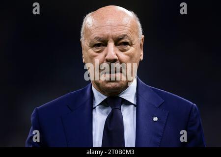 Giuseppe Marotta, directeur sportif du FC Internazionale, se penche sur le match de football de l'UEFA Champions League opposant le FC Internazionale au SL Benfica. Banque D'Images