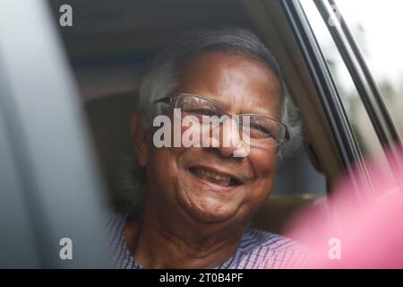 DHAKA, BANGLADESH- 5 OCTOBRE 2023 : le professeur Muhammad Yunus, lauréat du prix Nobel, est vu au bureau de la Commission anti-corruption (ACC) à Dhaka, Bangladesh, le 5 octobre 2023. Banque D'Images