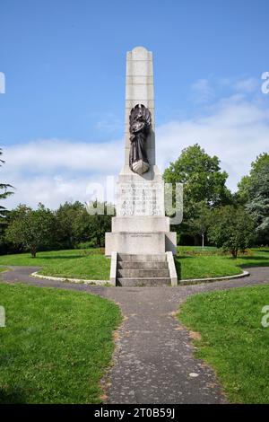 Mémorial de guerre dans Alexandra Gardens Park à Penarth South Wales Royaume-Uni Banque D'Images