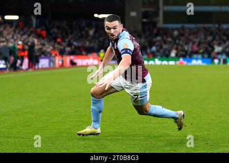 John McGinn d'Aston Villa célèbre le premier but de son équipe lors du match de groupe E de l'UEFA Europa Conference League à Villa Park, Birmingham. Date de la photo : jeudi 5 octobre 2023. Banque D'Images