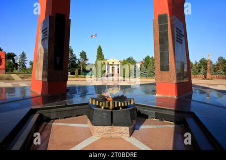 La flamme éternelle au complexe commémoratif de l'éternité dédié aux soldats soviétiques morts pendant la Seconde Guerre mondiale à Chisinau, Moldavie Banque D'Images