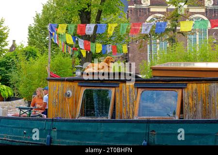 AMSTERDAM, PAYS-BAS - 24 août 2023 : Amsterdam est la capitale des pays-Bas, connue pour son patrimoine artistique, son système de canaux élaboré et son Hou étroit Banque D'Images