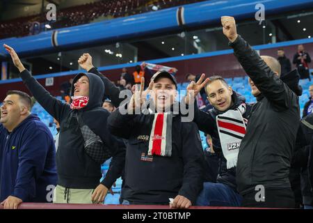 Birmingham, Royaume-Uni. 05 octobre 2023. Les fans de HŠK Zrinjski Mostar lors du match de l'UEFA Europa Conference League Aston Villa vs HŠK Zrinjski Mostar à Villa Park, Birmingham, Royaume-Uni, le 5 octobre 2023 (photo Gareth Evans/News Images) à Birmingham, Royaume-Uni le 10/5/2023. (Photo Gareth Evans/News Images/Sipa USA) crédit : SIPA USA/Alamy Live News Banque D'Images