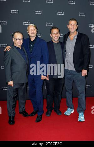 Albert Wiederspiel, Mads Mikkelsen, Nikolaj Arcel und Anders Thomas Jensen BEI der Premiere des Kinofilms King s Land/The Promised Land/Bastarden auf dem 31. Filmfest Hamburg 2023 im CinemaxX Dammtor. Hambourg, 05.10.2023 *** Albert Wiederspiel, Mads Mikkelsen, Nikolaj Arcel et Anders Thomas Jensen lors de la première du long métrage King s Land The Promised Land Bastards au Filmfest Hambourg 2023 au CinemaxX Dammtor Hamburg, 05 10 2023 Foto:XC.xTamckex/xFuturexImagex Kings Land 31 3014 Credit : Imago/Alamy Live News Banque D'Images