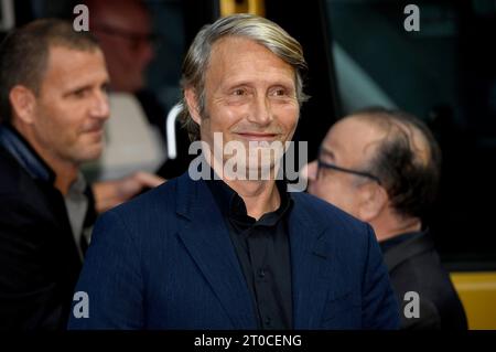 Mads Mikkelsen BEI der Premiere des Kinofilms King s Land/The Promised Land/Bastarden auf dem 31. Filmfest Hamburg 2023 im CinemaxX Dammtor. Hambourg, 05.10.2023 *** Mads Mikkelsen à la première du long métrage King s Land The Promised Land Bastards au Filmfest Hambourg 31 2023 au CinemaxX Dammtor Hamburg, 05 10 2023 Foto:XC.xNiehausx/xFuturexImagex Kings Land 3043 crédit : Imago/Alamy Live News Banque D'Images