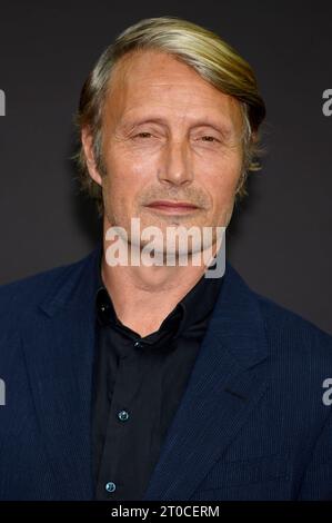 Mads Mikkelsen BEI der Premiere des Kinofilms King s Land/The Promised Land/Bastarden auf dem 31. Filmfest Hamburg 2023 im CinemaxX Dammtor. Hambourg, 05.10.2023 *** Mads Mikkelsen à la première du long métrage King s Land The Promised Land Bastards au Filmfest Hambourg 31 2023 au CinemaxX Dammtor Hamburg, 05 10 2023 Foto:XC.xNiehausx/xFuturexImagex Kings Land 3055 crédit : Imago/Alamy Live News Banque D'Images