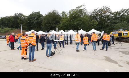 Pressetermin zum offiziellen Baubeginn der Talbruecke Talbrücke Rahmede. Baubeginn Talbruecke Talbrücke Rahmede am 05.10.2023 à Luedenscheid Lüdenscheid/Deutschland. *** Date de presse pour le début officiel de la construction du viaduc viaduc Rahmede début de la construction viaduc viaduc Rahmede le 05 10 2023 à Luedenscheid Lüdenscheid Allemagne Credit : Imago/Alamy Live News Banque D'Images