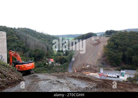 Pressetermin zum offiziellen Baubeginn der Talbruecke Talbrücke Rahmede. Baubeginn Talbruecke Talbrücke Rahmede am 05.10.2023 à Luedenscheid Lüdenscheid/Deutschland. *** Date de presse pour le début officiel de la construction du viaduc viaduc Rahmede début de la construction viaduc viaduc Rahmede le 05 10 2023 à Luedenscheid Lüdenscheid Allemagne Credit : Imago/Alamy Live News Banque D'Images