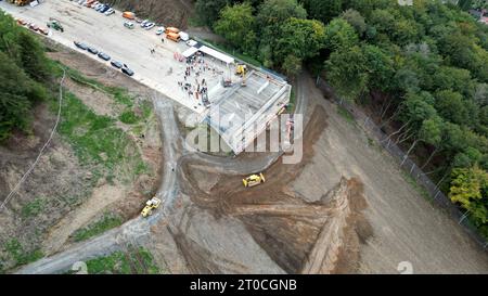 Luftaufnahme, Pressetermin zum offiziellen Baubeginn der Talbruecke Talbrücke Rahmede. Baubeginn Talbruecke Talbrücke Rahmede am 05.10.2023 à Luedenscheid Lüdenscheid/Deutschland. *** Vue aérienne, événement de presse pour le début officiel de la construction du viaduc viaduc Rahmede début de construction viaduc viaduc Rahmede le 05 10 2023 à Luedenscheid Lüdenscheid Allemagne crédit : Imago/Alamy Live News Banque D'Images