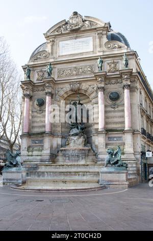 La Fontaine Saint-Michel, monument historique à Paris Banque D'Images