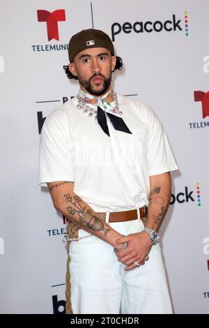 Miami (États-Unis d ' Amérique). 05 octobre 2023. PREMIOS BILLBOARD DE LA Música LATINA 2023 -- photo : Bad Bunny arrivant au Watsco Center à Coral Gables, FL le 5 octobre 2023 (photo Alberto E. Tamargo/Sipa USA) crédit : SIPA USA/Alamy Live News Banque D'Images