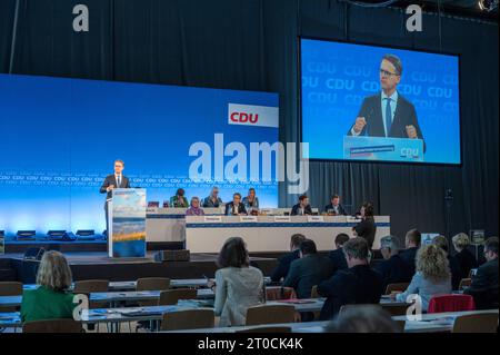 Kiel, Neumünster, Allemagne, 05.10.2023, CDU Schleswig-Holstein, Landesvertreterversammlung und 75. Landesparteitag, sowie Kandidatenaufstellung für die Europawahl 2024 *** Kiel, Neumünster, Allemagne, 05 10 2023, CDU Schleswig Holstein, réunion des représentants de l'État et conférence des partis de l'État de 75, ainsi que des candidats aux élections européennes de 2024 crédit : Imago/Alamy Live News Banque D'Images