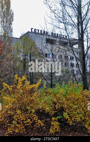 Hôtel Polissya abandonné (construit au milieu des années 1970) dans la ville fantôme de Pripyat Banque D'Images