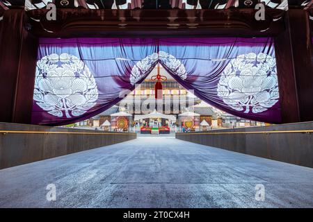 Kyoto, Japon - Mars 30 2023 : Temple Higashi Honganji situé au centre de Kyoto, l'une des deux sous-sectes dominantes du bouddhisme Shin au Japon et abr Banque D'Images