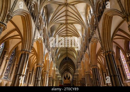 Intérieur de la cathédrale de Lincoln, Lincoln, Lincolnshire, Angleterre, Royaume-Uni. Banque D'Images