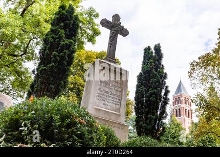 Cimetière UFF, tombe et croix tombale de Gottlieb Daimler, ingénieur, concepteur automobile et industriel, Bad Cannstatt, Stuttgart Banque D'Images