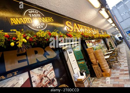 Sawers Deli dans Fountain Street Belfast. Fondé en 1897 et géré par une famille, il a fourni de la nourriture fine aux rois reines et aux présidents ainsi qu'aux Ti Banque D'Images