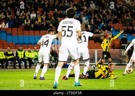 Gothenburg, Suède. 05 octobre 2023. Mikkel Rygaard (18) de BK Haecken et Kevin Medina (81) de Qarabag FK vus lors du match de l'UEFA Europa League entre BK Haecken et Qarabag FK au stade Ullevi de Gothenburg. (Crédit photo : Gonzales photo/Alamy Live News Banque D'Images