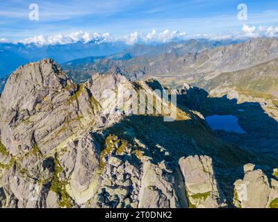 Vue aérienne du Lago Piazzotti au coucher du soleil. Ornica, Val Salmurano, Val Brembana, Alpi Orobie, Bergame, Bergame province, Lombardie, Italie, Europe. Banque D'Images