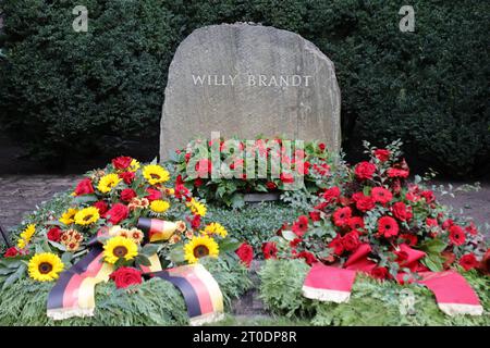 Deutschland, Berlin, Kranzniederlegung in Gedenken an Willy Brandt mit dem Regierenden Bürgermeister Kai Wegner *** Allemagne, Berlin, cérémonie de dépôt de couronnes en mémoire de Willy Brandt avec le maire Kai Wegner Credit : Imago/Alamy Live News Banque D'Images