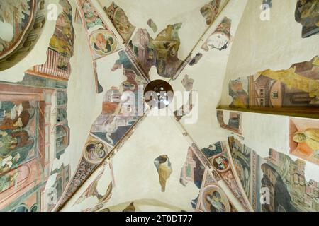 Fermo (Italie, Marches, province de Fermo), Oratorio Santa Monica. Cycle de fresques de Pietro di Domenico da Montepulciano, début du 15e siècle. Volta, évangélistes et Pères de l'Église Banque D'Images